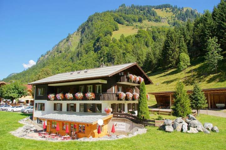 BnB für 4 Personen, mit Garten und Balkon sowie Ausblick in Oberstdorf