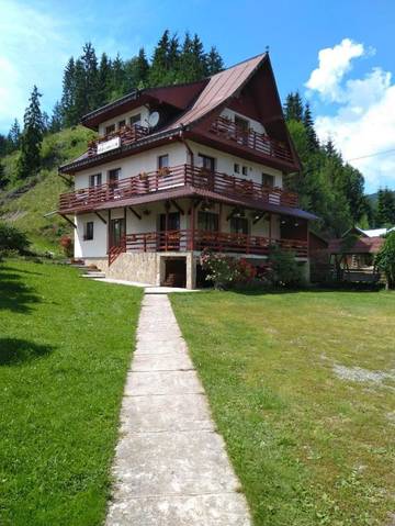 Gîte pour 2 personnes, avec jardin ainsi que balcon et vue dans Dorna-Arini