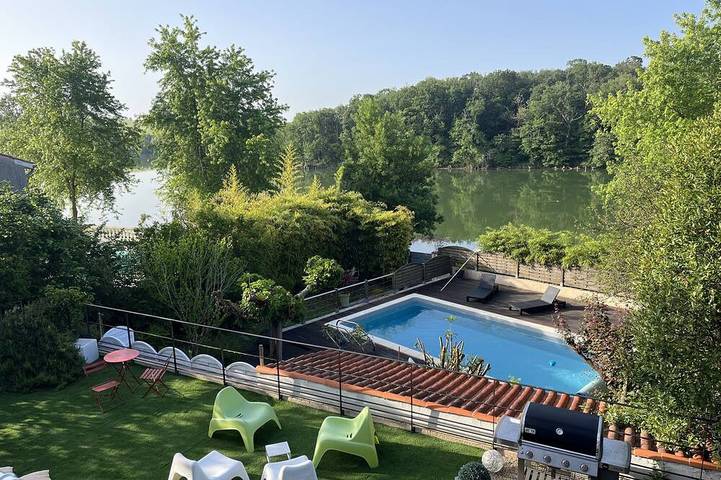 Location de vacances pour 10 personnes, avec Balcon ainsi que Jacuzzi et Jardin à Nailloux