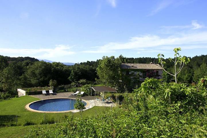 Gîte pour 6 personnes, avec terrasse ainsi que jardin et sauna