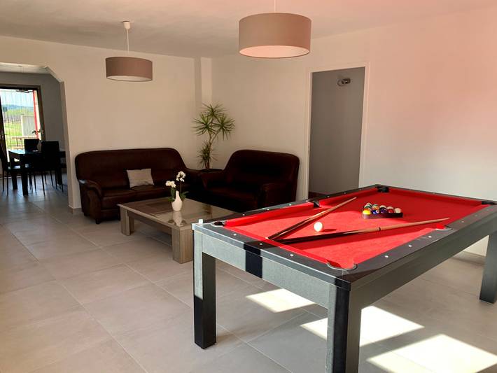 Gîte pour 7 personnes, avec jardin ainsi que terrasse et piscine