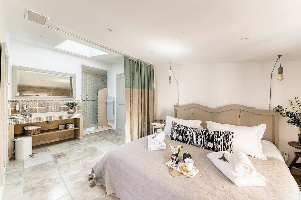 Apartamento entero, Loft-De Lujo-2ème étage sous Toit-Vista a la Calle-Baño con ducha in Valbonne, Region de Cannes