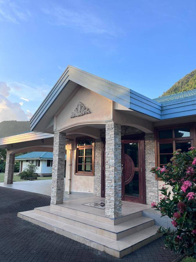 Villa pour 10 personnes, avec vue ainsi que piscine et jardin