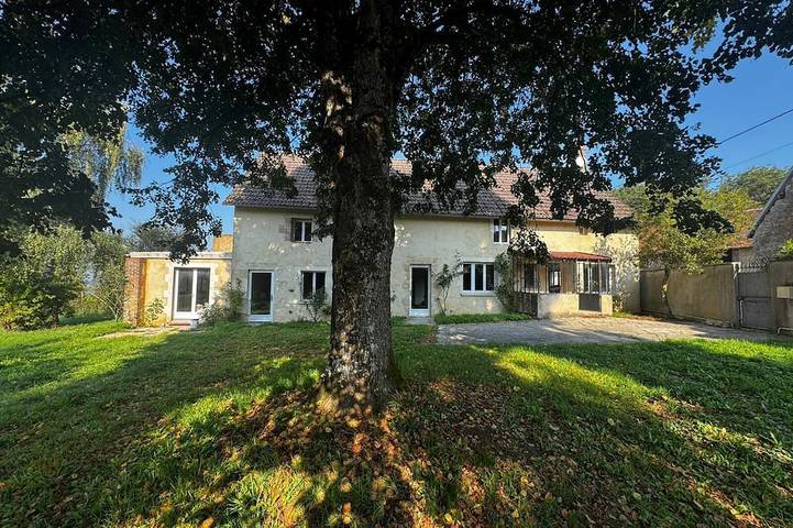 Location de vacances pour 11 personnes, avec jardin, animaux acceptés à Dampierre-sous-Bouhy