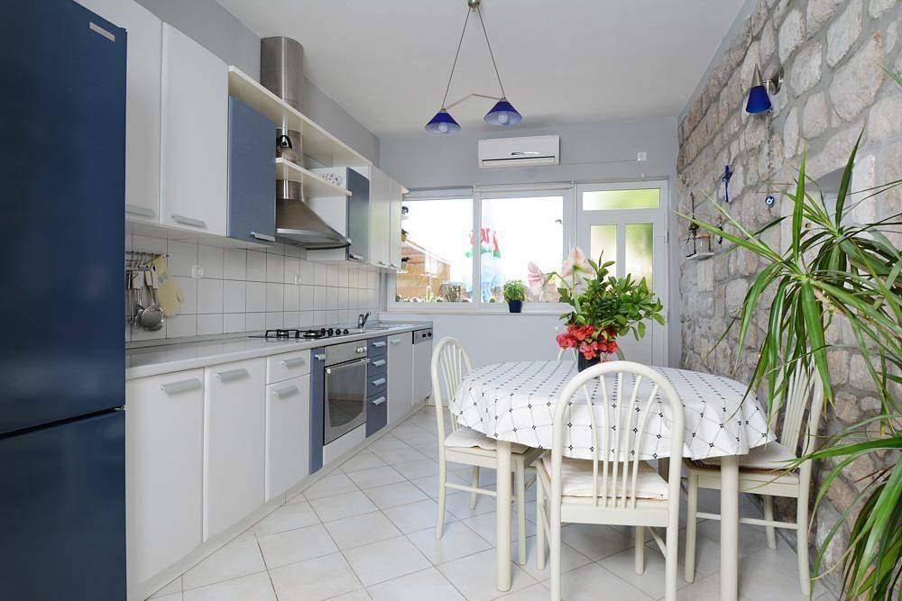 Großes Ferienhaus in Štikovica mit Terrasse und Garten in Zaton, Grad Dubrovnik