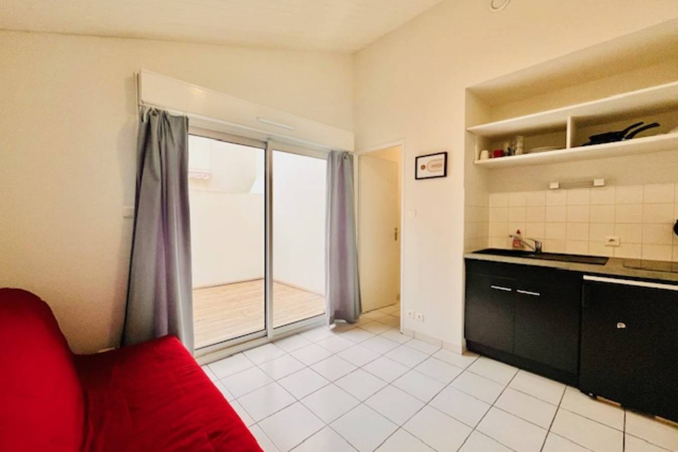 Studio entier, Studio avec terrasse proche vieux port in La Rochelle, Région de La Rochelle