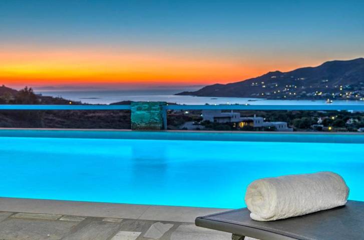 Villa for 6 people, with Balcony and Terrace as well as Garden and Pool in Syros
