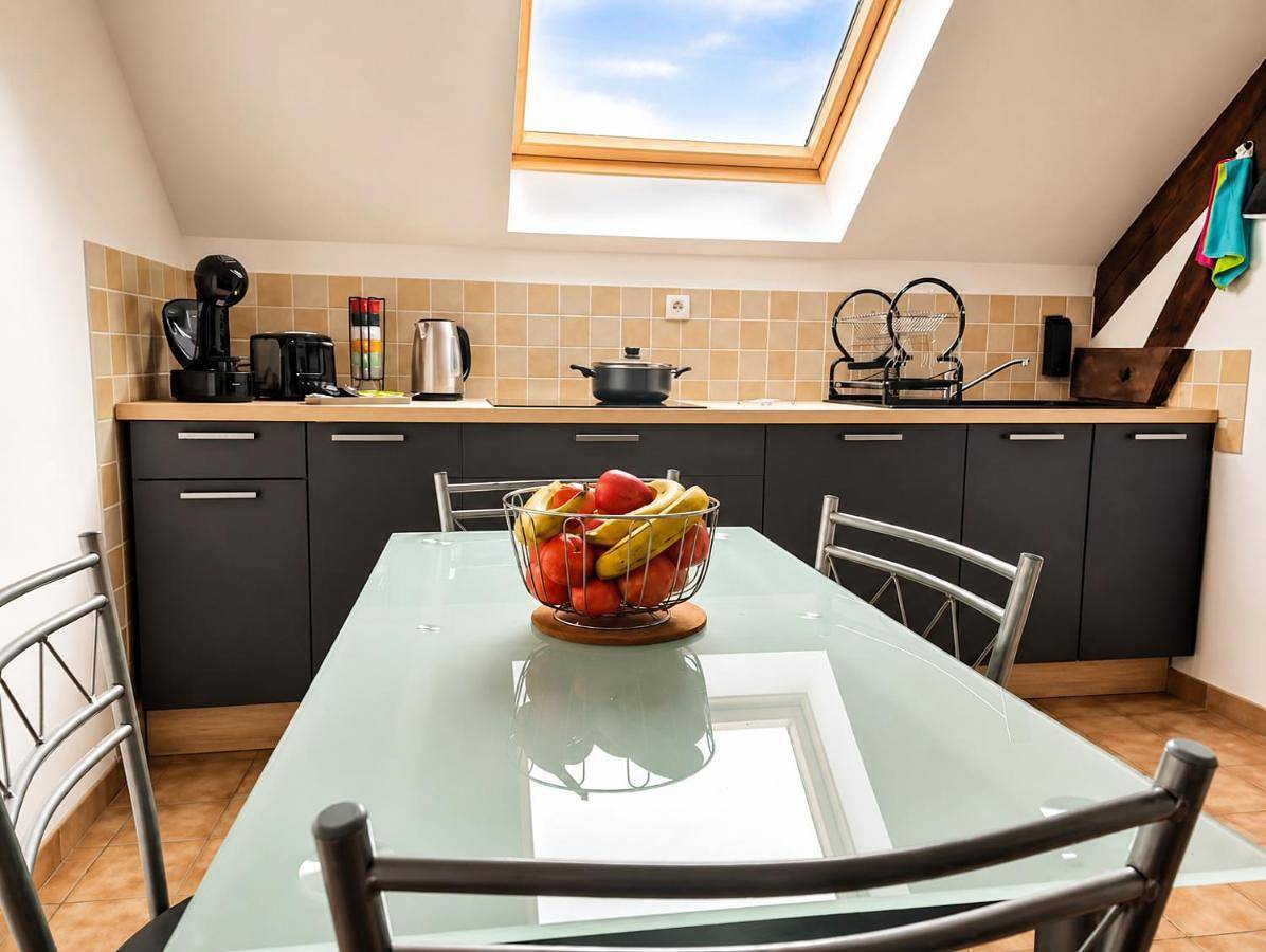 Appartement entier, Le Saint-Cyr Issoudun - Cosy, Spacious & Downtown in Issoudun, Région d'Issoudun