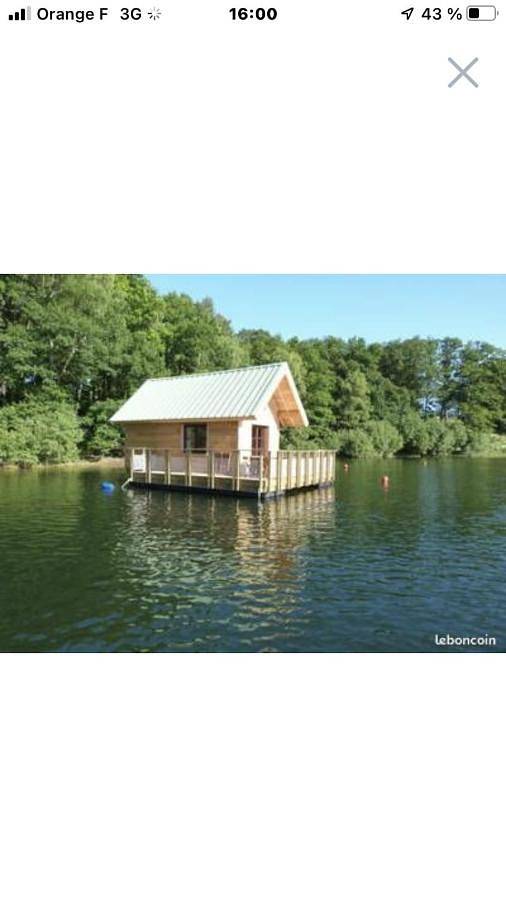 Chalets flottants lac saint Étienne Cantales in Saint-Gérons, Région d'Aurillac