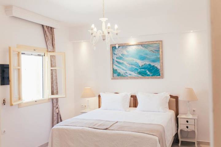 Chambre d’hôte pour 3 personnes, avec terrasse dans Adamas - 4