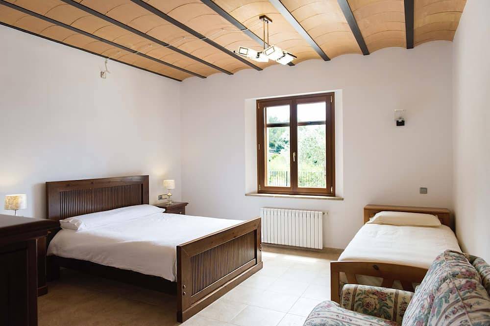 Villa Isla Mallorca- Ideal Familia- Free Wifi -Bbq- Area Infantil-Casa Ecologica in Puigpuñent, Mallorca Oeste