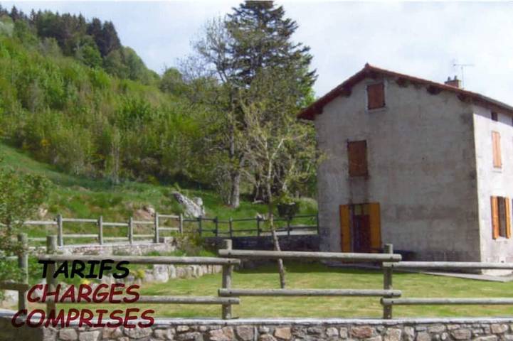 Gîte pour 6 personnes, avec jardin dans La Chambonie