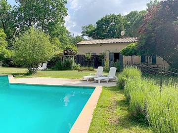Gîte pour 8 personnes, avec jardin ainsi que vue et piscine, animaux acceptés à Origne