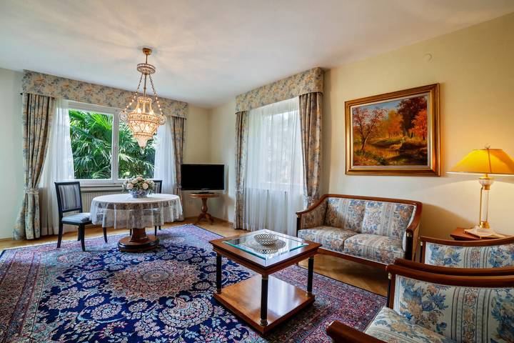 Ganze Wohnung, Villa Coris Ferienwohnung Magnolia 110qm mit Garten in Untermais, Meran