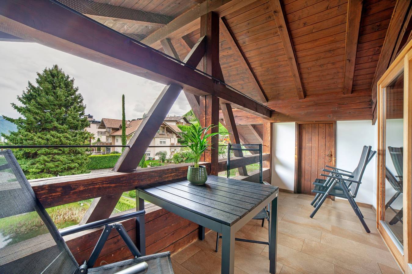 Ganze Wohnung, Ferienwohnung 'Faselehof Amelia' mit Bergblick, Gemeinschaftspool und Wlan in Marling, Ortleralpen