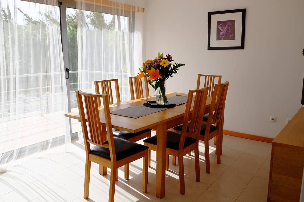 Spacious Modern Villa with Pool in Great Location On Silver Coast in Foz do Arelho, Leiria distrito