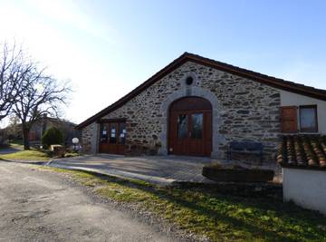 Chambre d’hôte pour 4 personnes, avec piscine et jardin, animaux acceptés dans le Cantal