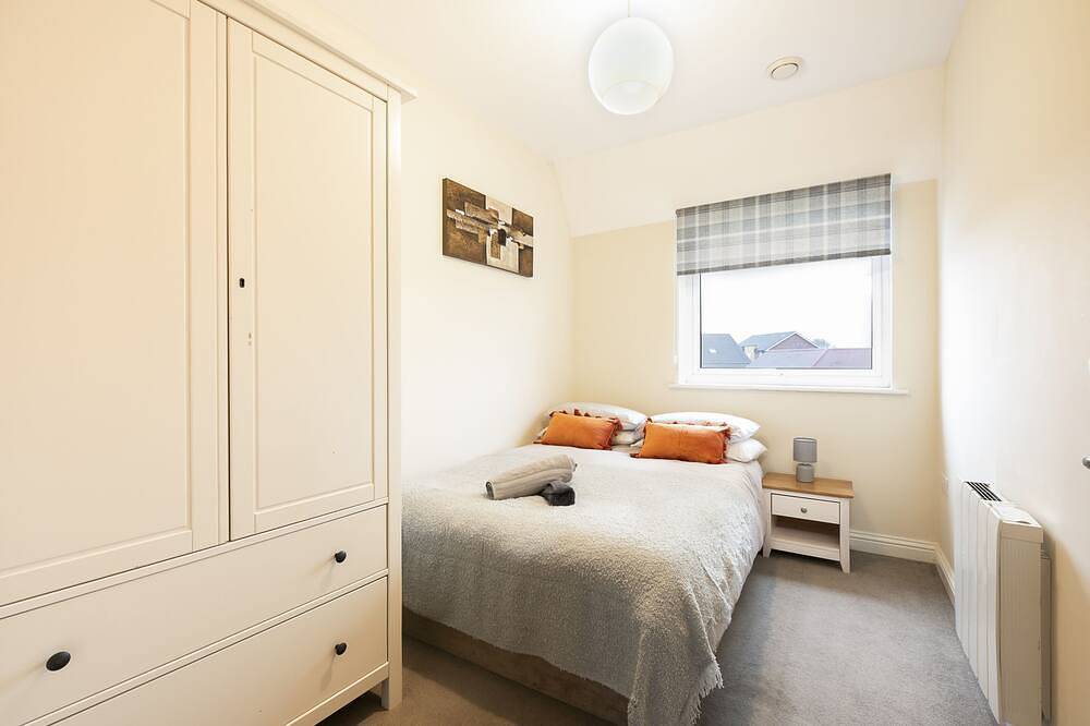 Entire apartment, Inaras place 2 bed deluxe with parking in Aylesbury, Buckinghamshire