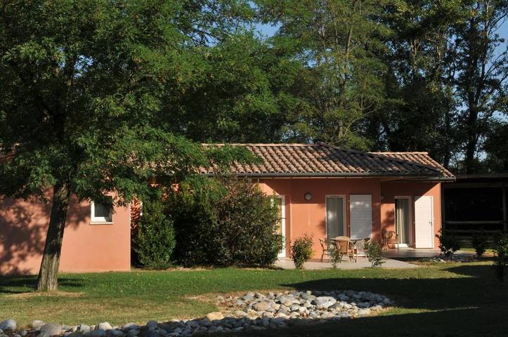 Station pour 6 personnes, avec vue et sauna ainsi que jardin et piscine, animaux acceptés à Châteauneuf-sur-Isère - 2