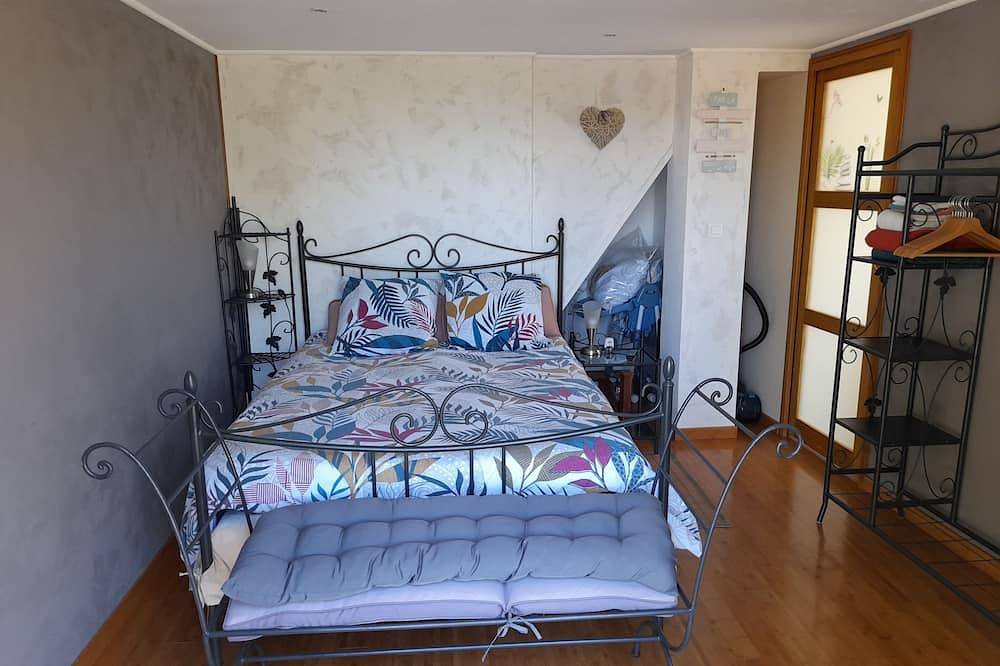 Entire apartment, Gite Le Sentier Clos in Villebernier, Loire Valley