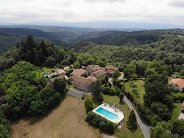 Gîte pour 4 personnes, avec terrasse et piscine dans le Tarn