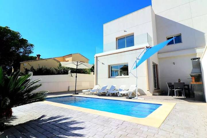 Chalet para 10 personas, con jacuzzi además de jardín y balcón en Miami Playa