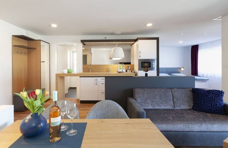 Ferienwohnung für 2 Personen, mit Balkon und Seeblick