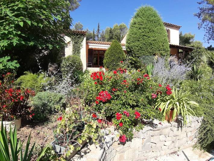 Gîte pour 2 personnes, avec jardin ainsi que vue et piscine, adapté aux familles à Rocbaron - 4