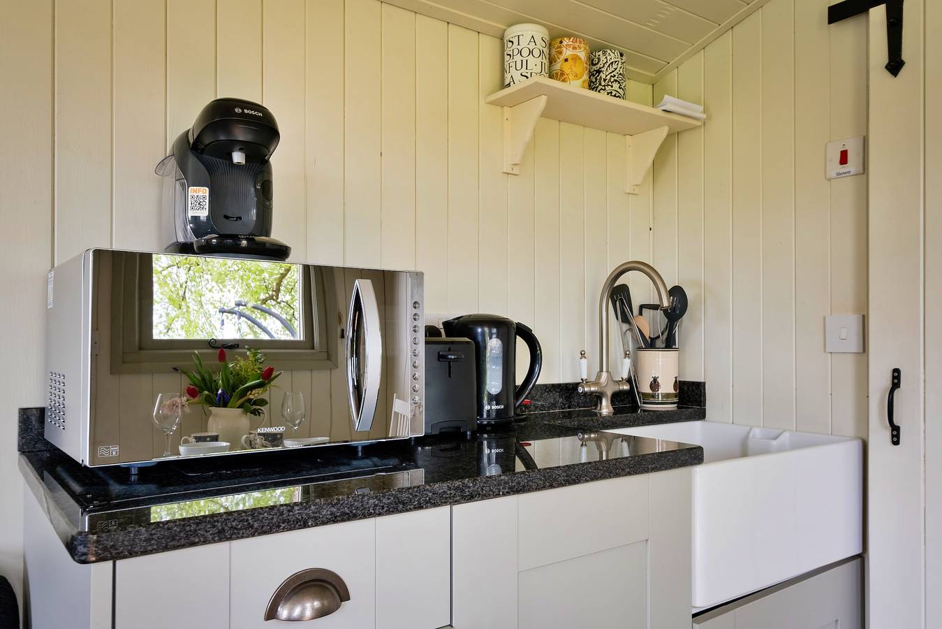Entire holiday apartment, Hay and Hedgerow Glamping in Shropshire