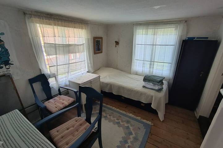 Sonniges Ferienhaus in Seenähe Mit 3 oder 5 Schlafzimmern (Gästehaus zubuchbar ) in Hultsfreds und Umgebung