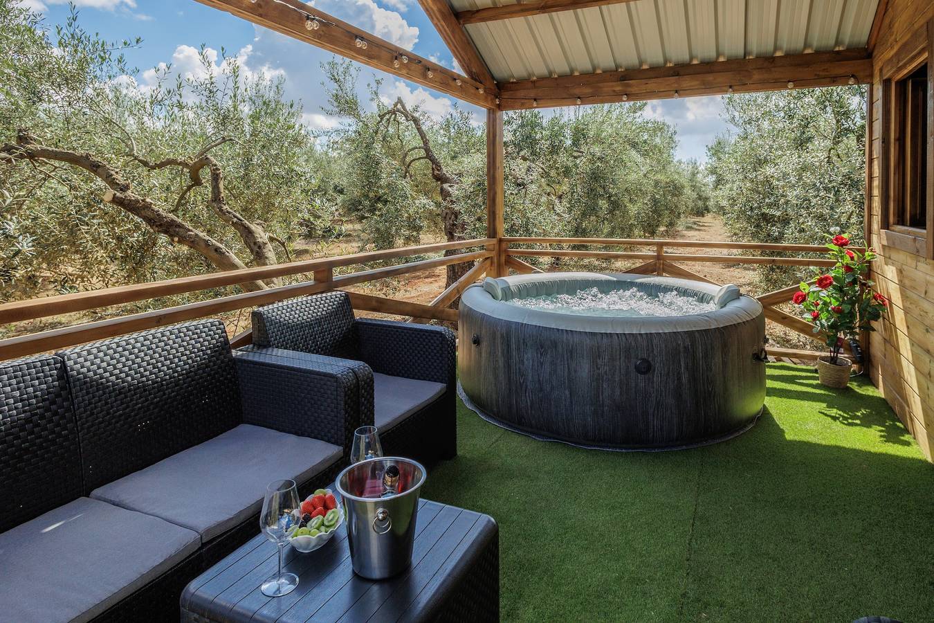 Cabaña El Refugio del Amor mit privater Terrasse, Wlan und Klimaanlage in Bollullos de la Mitación, Sevilla Provinz