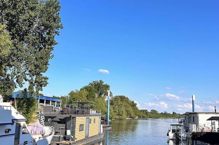 Houseboat Ami in Wiesbaden, Hesse del Sur