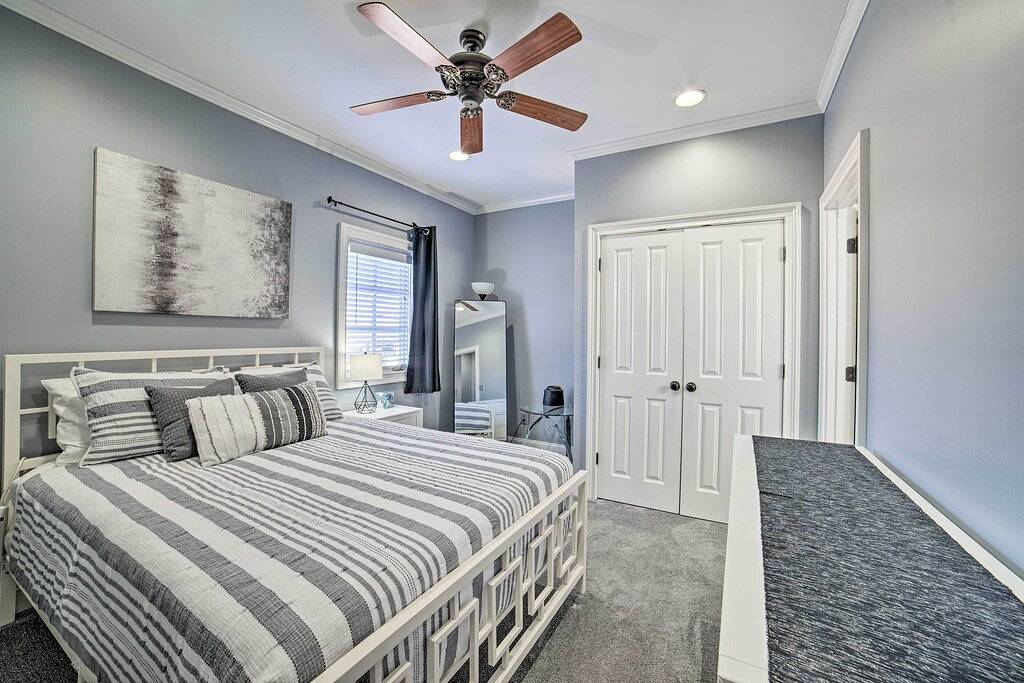 Modern Retreat ~ 1/2 Mi to Bryant-Denny Stadium in Tuscaloosa, Tuscaloosa County