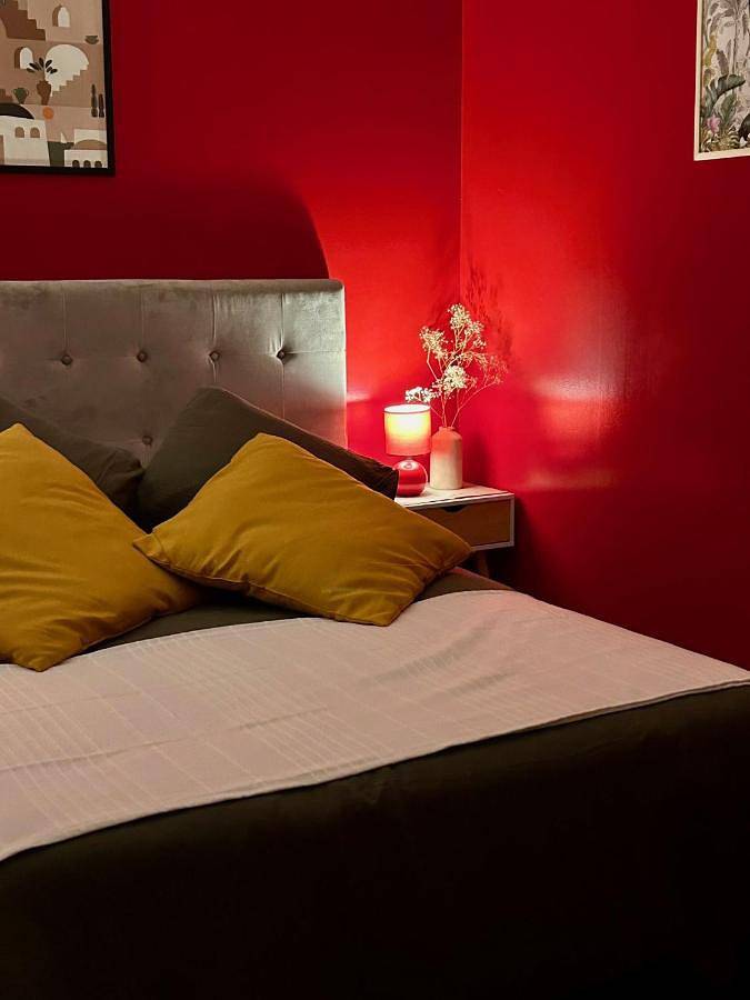 Location de vacances pour 2 personnes, avec Jacuzzi et Terrasse ainsi que Jardin et Vue à Clavette (Charente-Maritime)