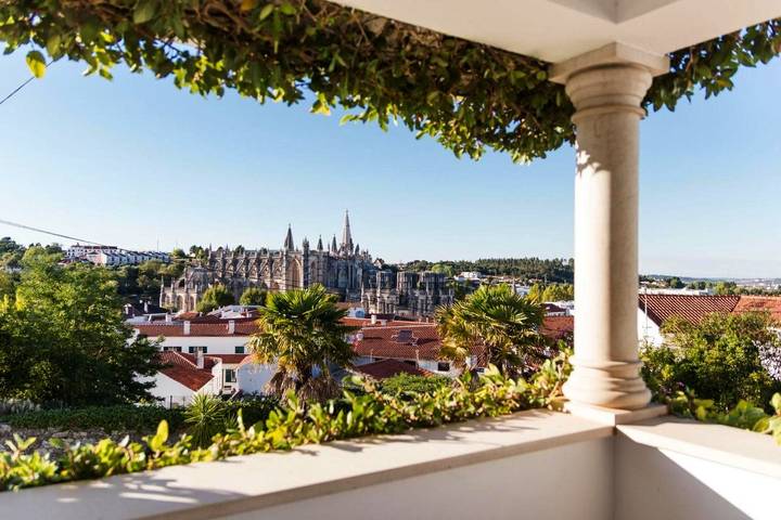 Hôtel pour 3 personnes, avec vue ainsi que piscine et balcon, adapté aux familles à Batalha - 2
