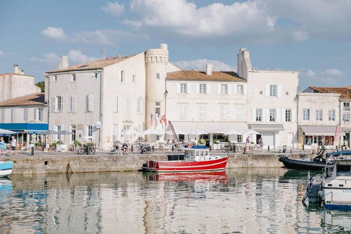Hôtel pour 4 personnes, avec piscine et jardin, animaux acceptés