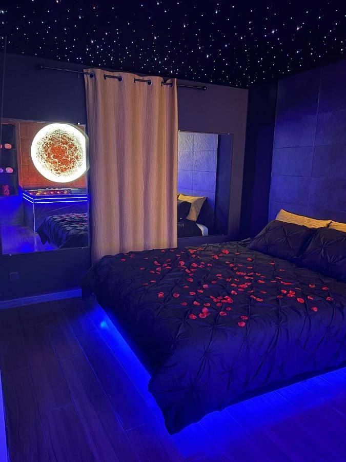 Gîte pour 2 personnes, avec jacuzzi et terrasse à Puissalicon