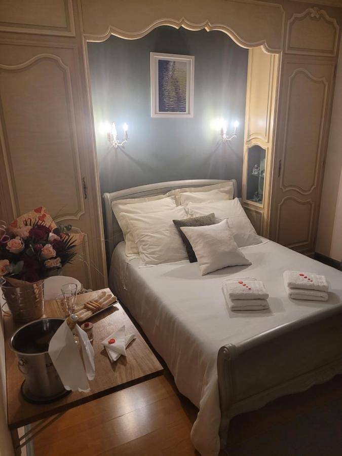 Location de vacances pour 2 personnes, avec Terrasse ainsi que Jardin et Vue à Plougonven - 3