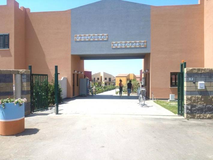 Location de vacances pour 5 personnes, avec piscine ainsi que jardin et vue à Campofelice di Roccella - 2