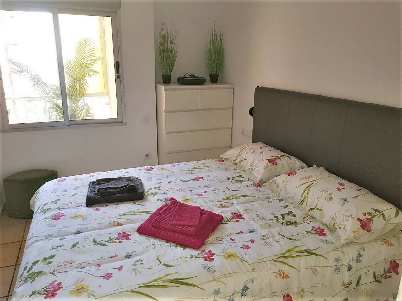 Entire apartment, Modern apartment in Denia near beach, sleeps 6 in Las Marinas, Dénia