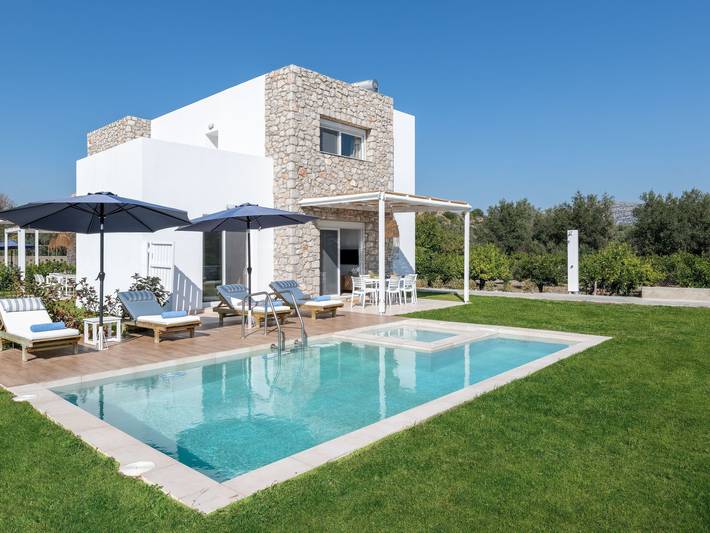 Ferienhaus für 4 Personen, mit Balkon und Terrasse sowie Garten und Pool