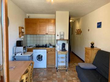 Gîte pour 4 personnes, avec vue ainsi que piscine et balcon à Montclar