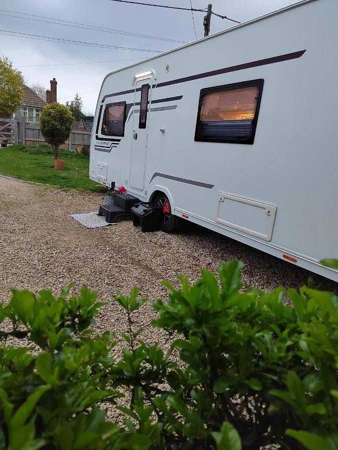 Glamping for 4 people, with Garden and View in Buckinghamshire