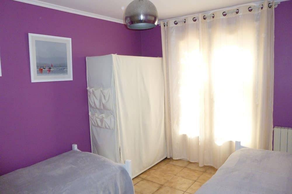 Provencal house in La Roquebrussanne, Côte méditerranéenne (France)