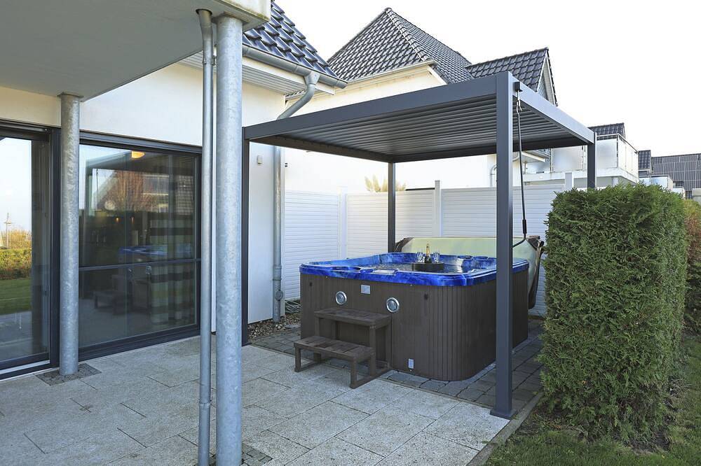Villa Paradiso, Außen Whirlpool und Sauna zur alleinigen Nutzung, 100m zum See in Göhren-Lebbin, Fleesensee