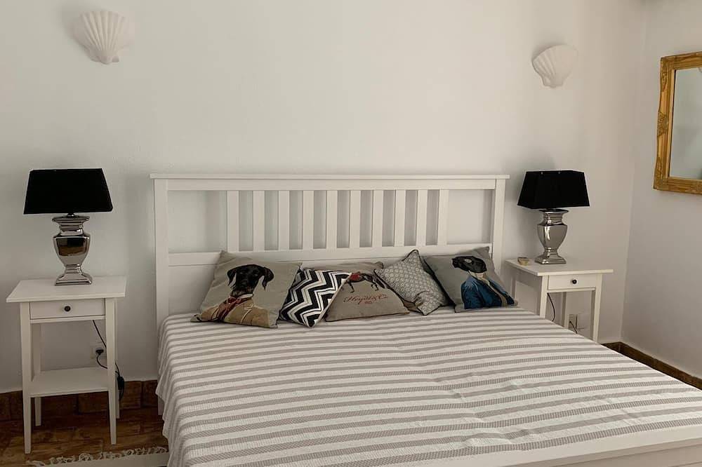 Ruhig gelegene Familienvilla mit Pool und schöner Aussicht bei Faro (+ Wifi/Ac) in Estoi, Faro