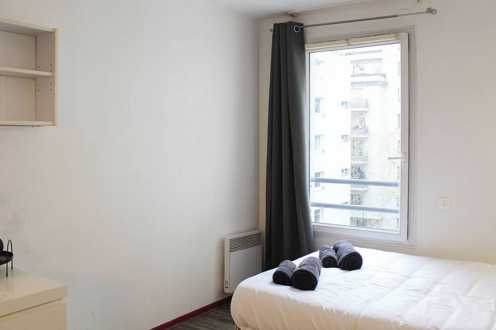 Entire apartment, Practical studio in the heart of La Défense in Courbevoie, Hauts-de-Seine