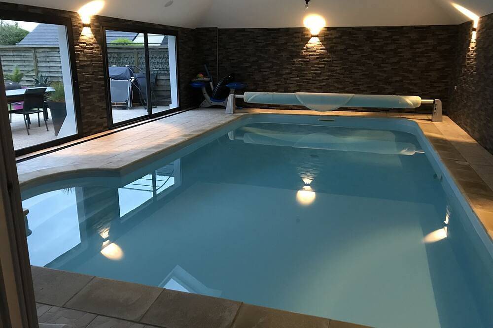 Spacieuse Villa 4 * avec piscine intérieure in Lanvollon, Côte de Goëlo