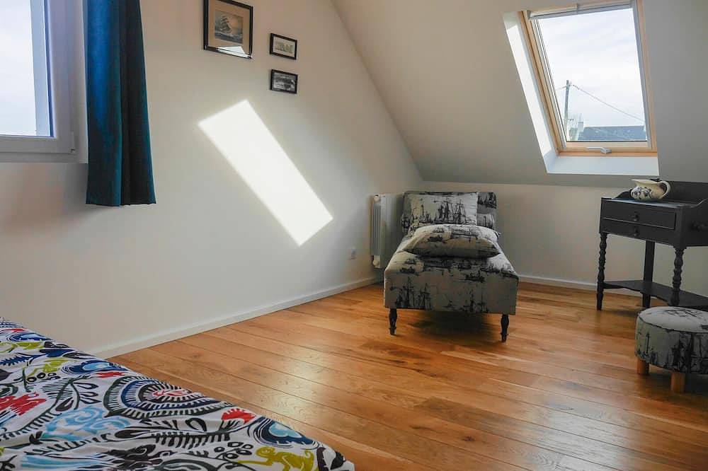 New comfortable house near beaches, 2 bedrooms in Locmaria, Côte des Mégalithes