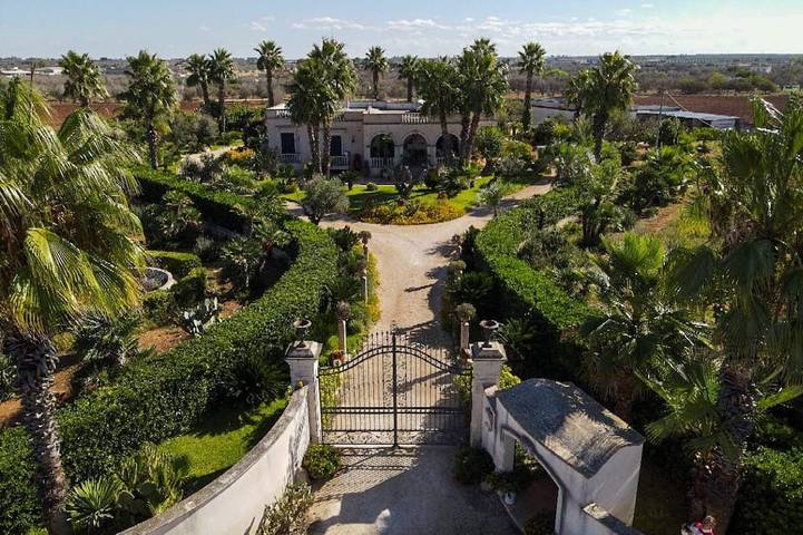 Location de vacances pour 11 personnes, avec Balcon et Jardin à Copertino